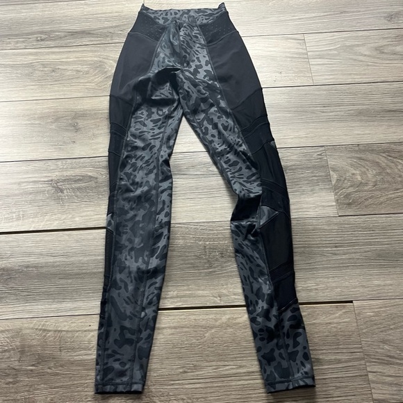 Lululemon Just Breath Cheetah‎ print mesh leggings - Picture 2 of 5